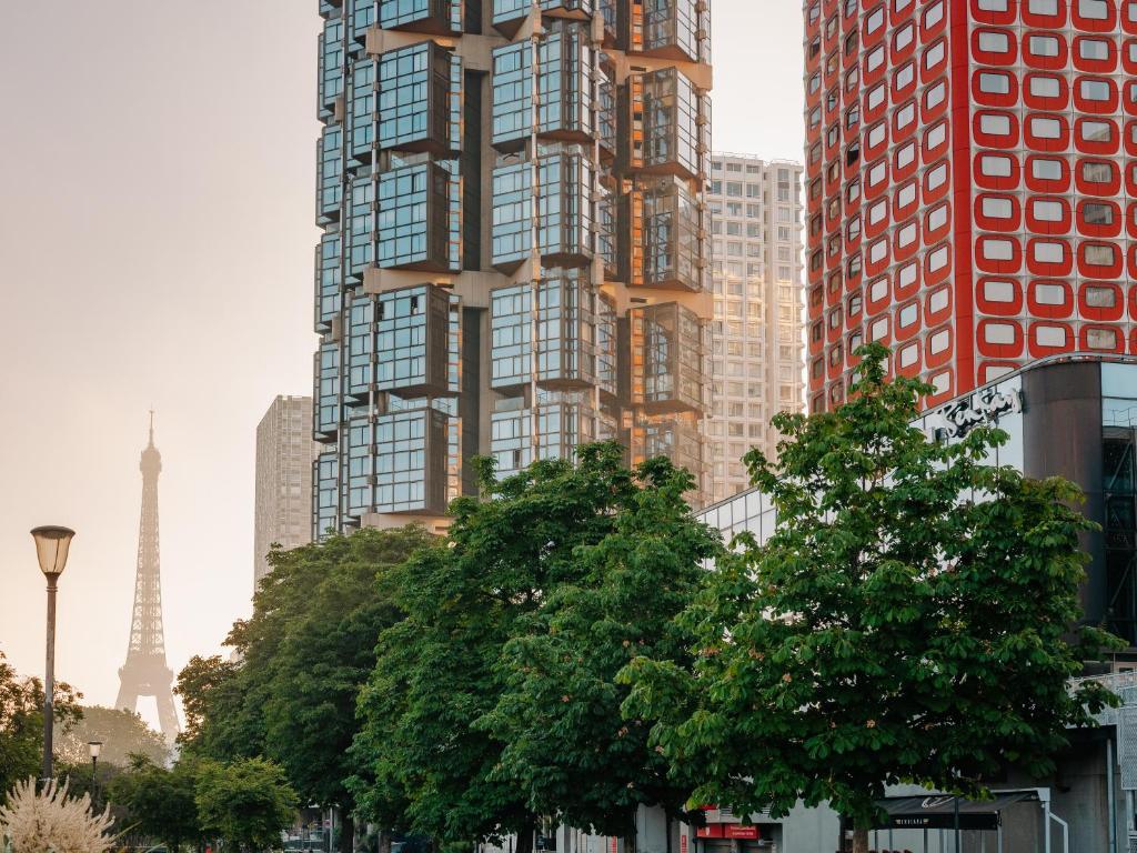 Parisian Whispers: A Gentle Sojourn Through Quiet Luxury Hotels for the Discerning Soul