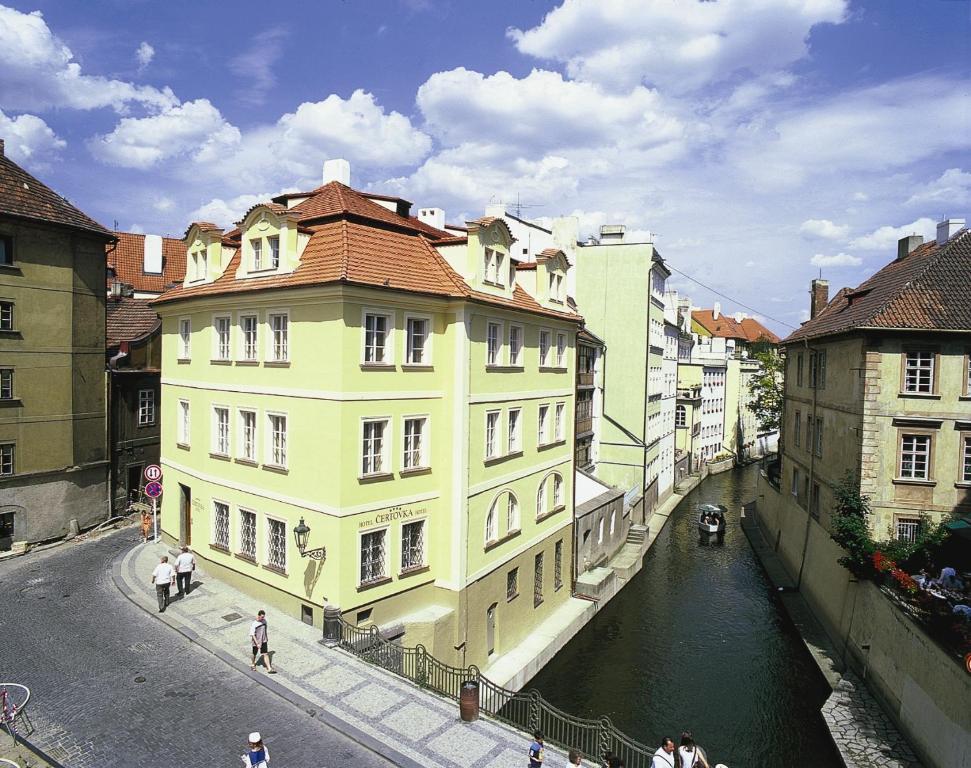 Prague’s Gentle Embrace: Elegant Sanctuaries for the Discerning Traveler